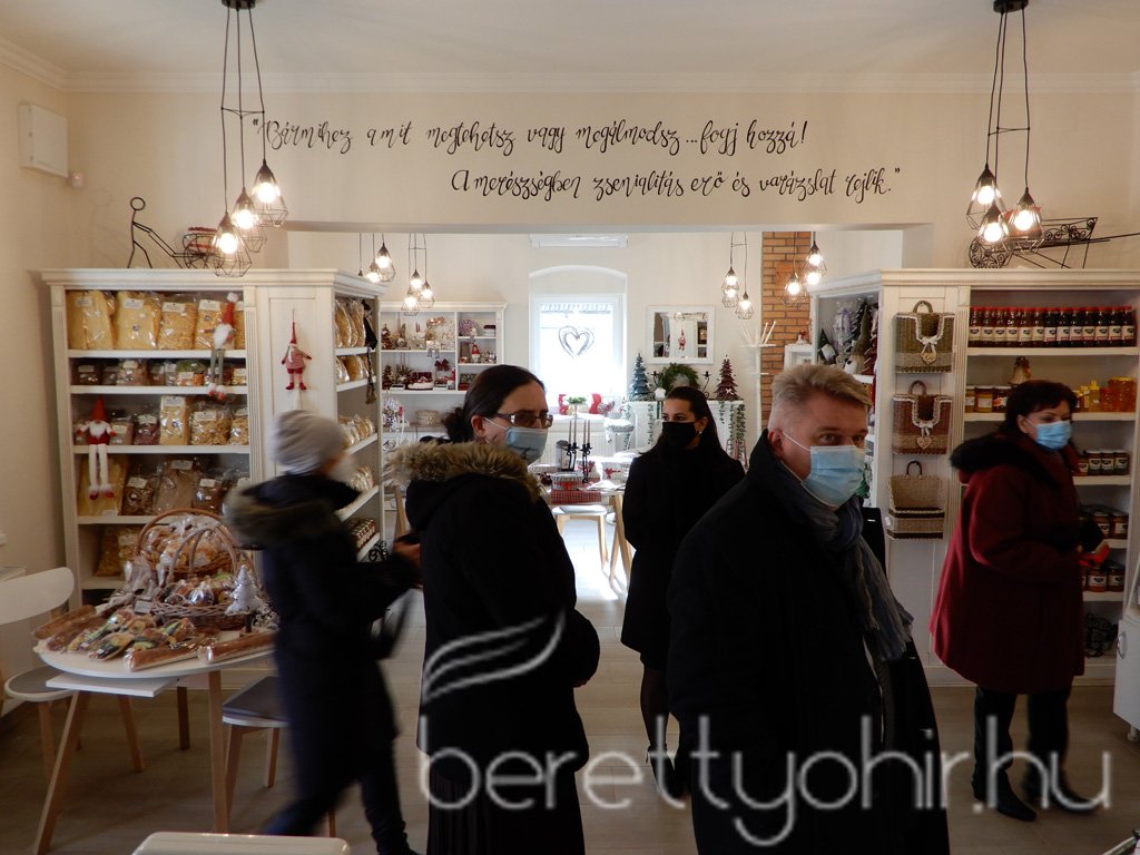 Megnyílt az Apáti Ízek Kereskedőház 23